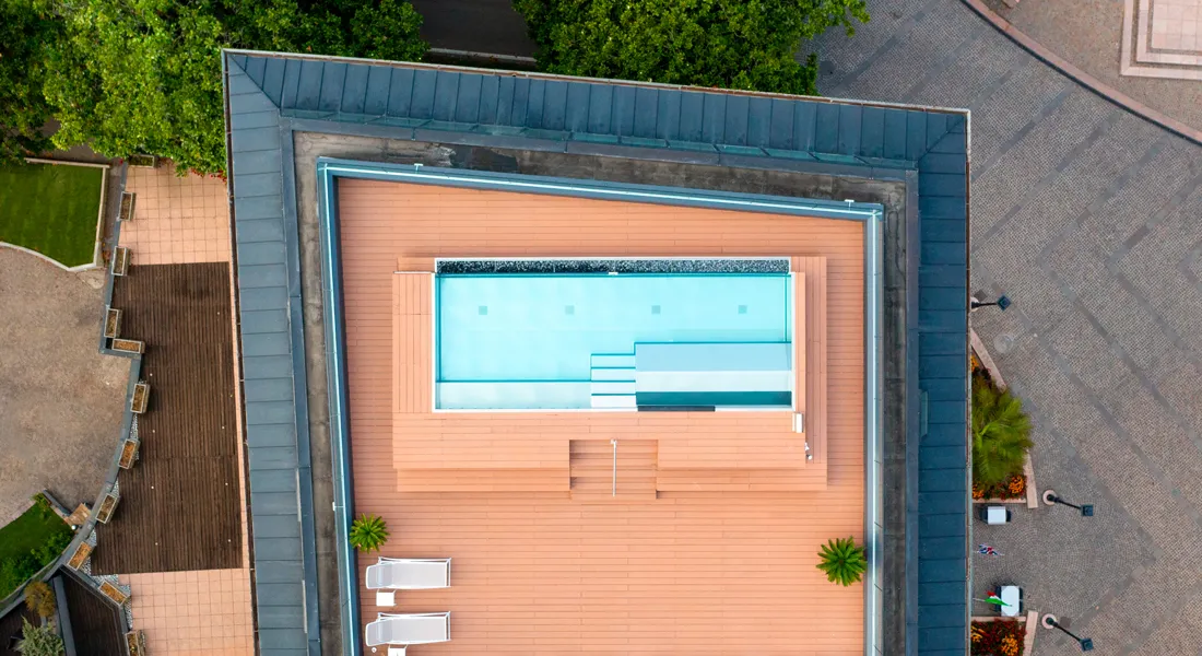 h2o-grandhotelriva-sanae wellness d autore piscina in acciaio inox su sopaelevazione outdoor wellness